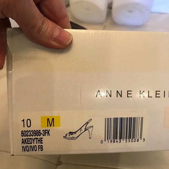 NEW Anne Klein Ivory Lace Shoes - Picture 13 of 13